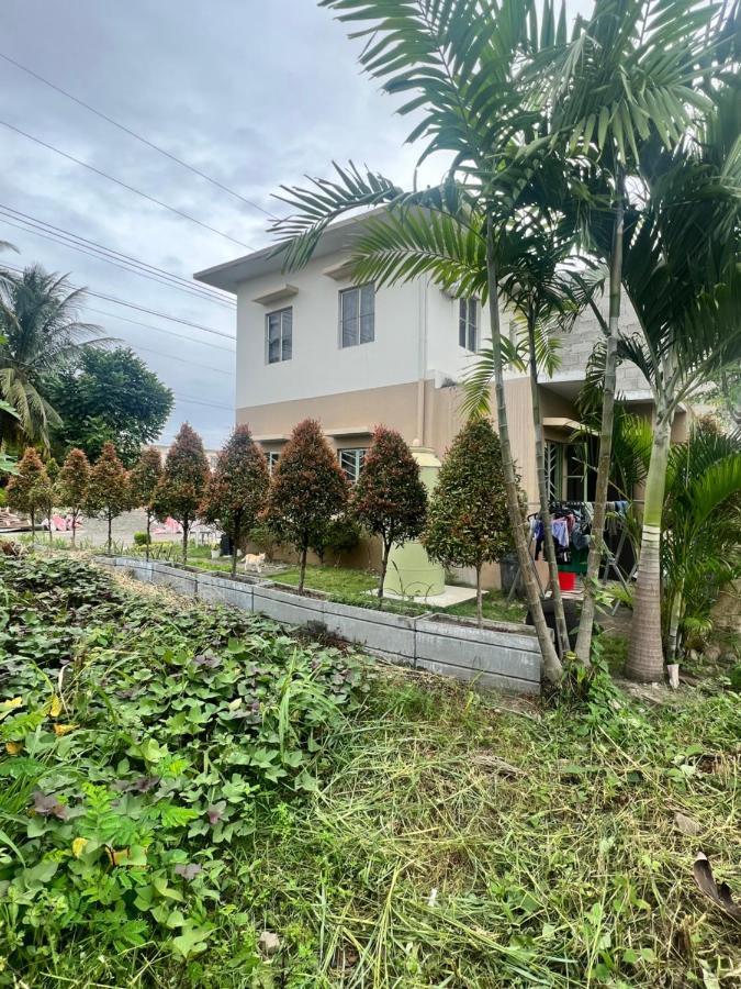 Beach Resorts Walking Distance To The Town House Davao Exterior photo
