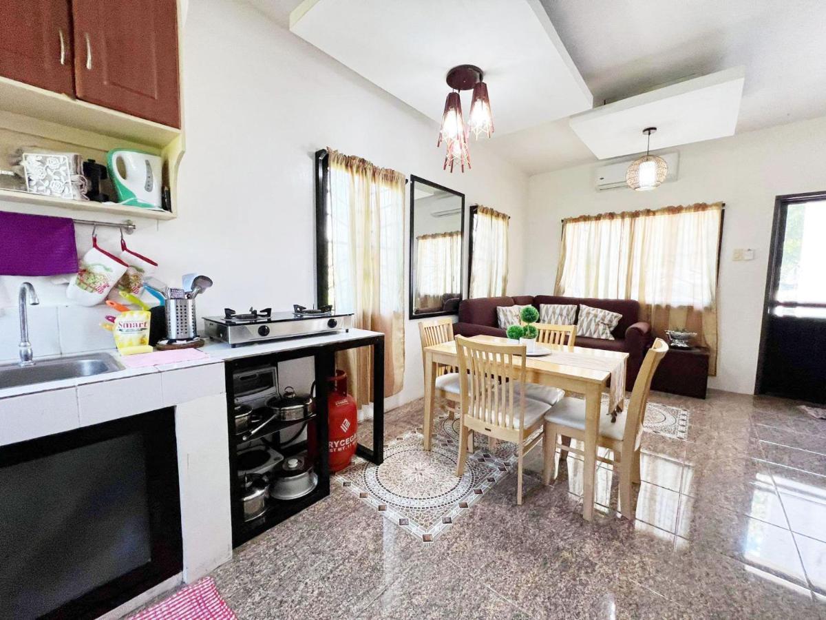 Beach Resorts Walking Distance To The Town House Davao Exterior photo